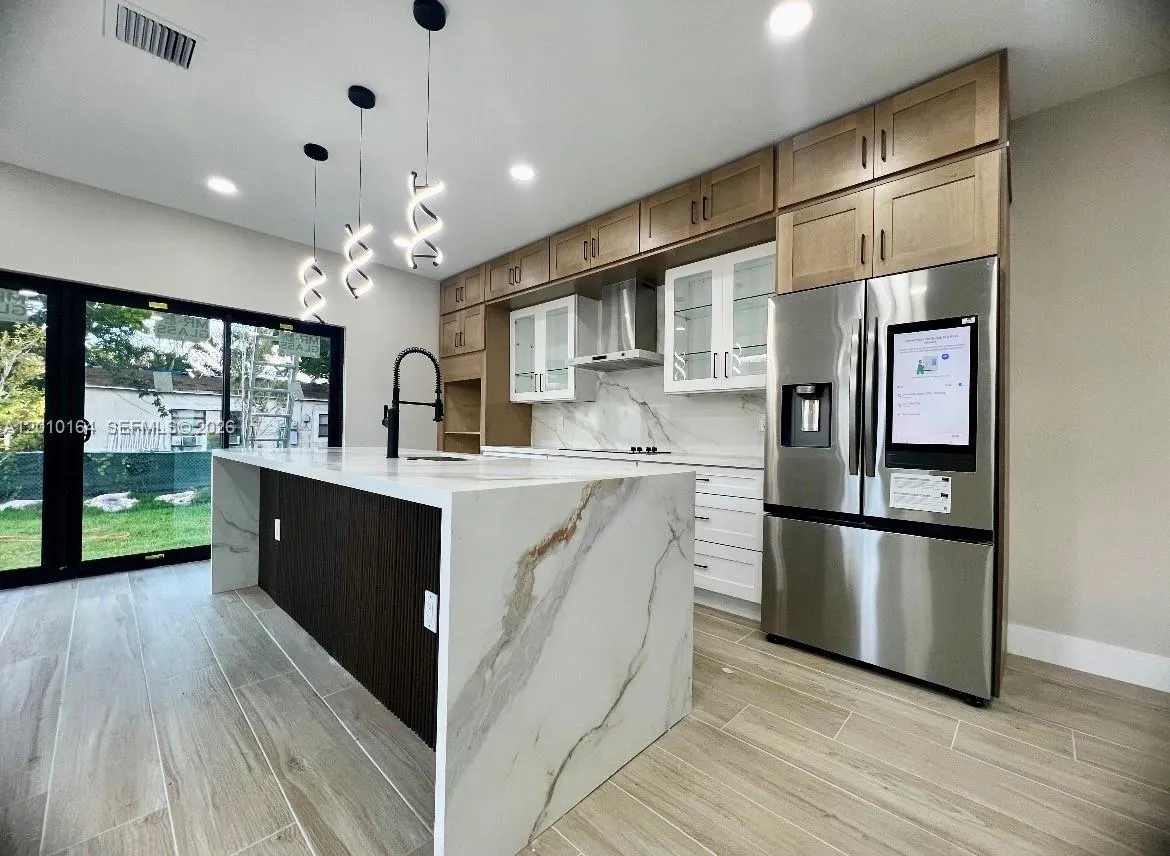 1816 NW 49th St, Miami FL 33142