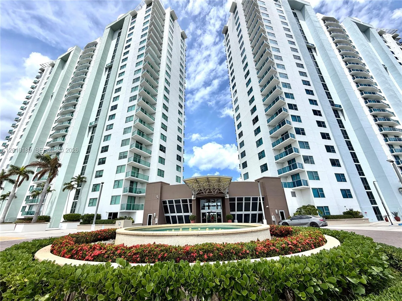 2 bedroom 2 bath for sale at 2641 N Flamingo Rd, Sunrise FL 33323