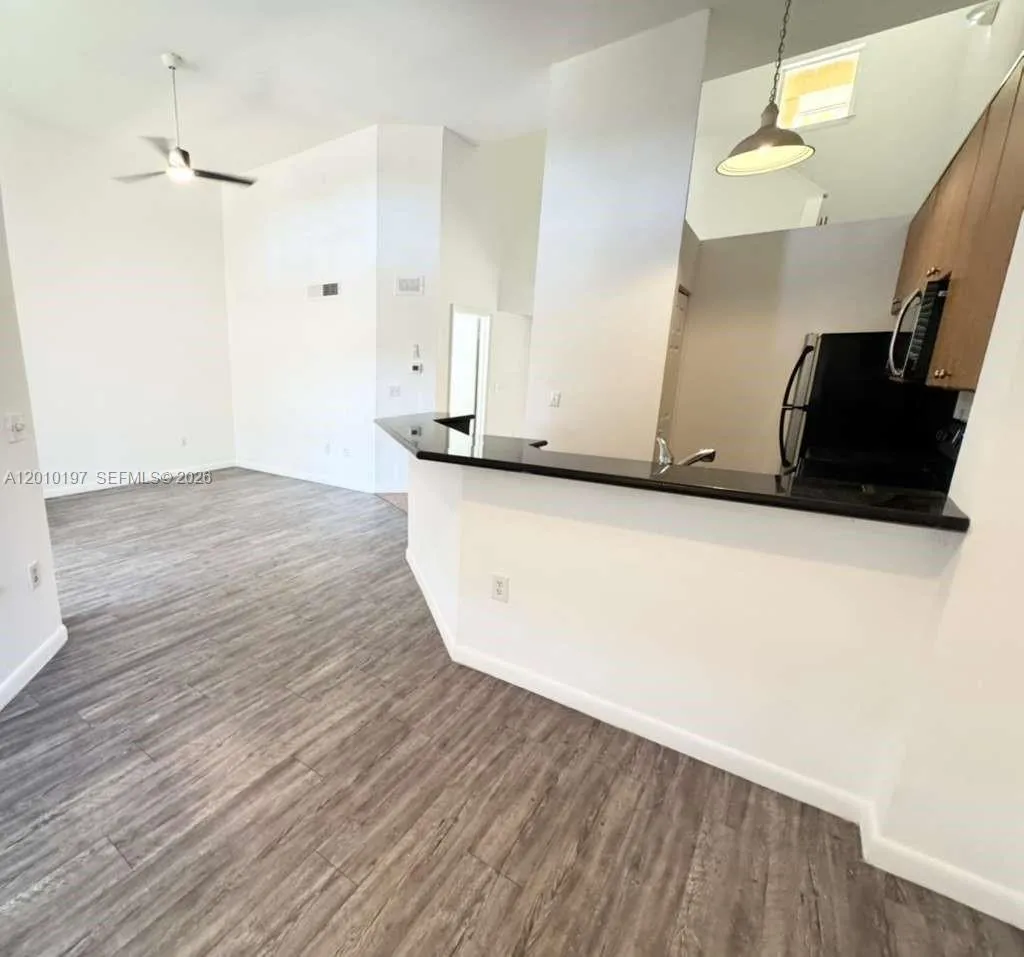 4767 Via Palm Lks # 204, West Palm Beach FL 33417