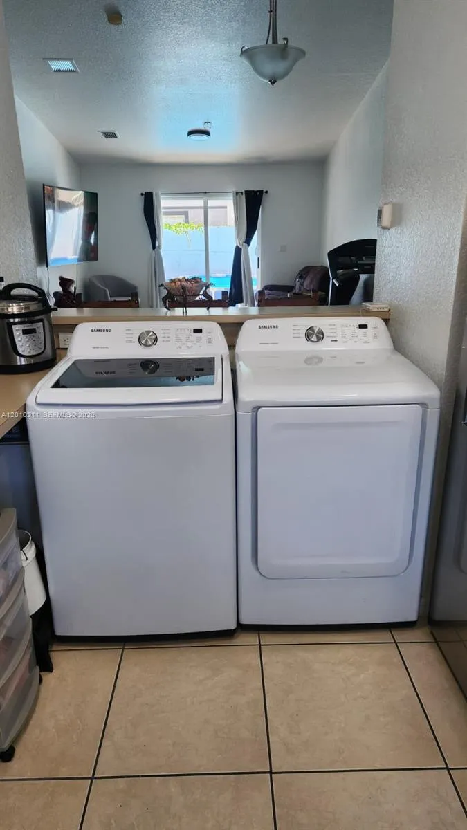 3926 SW 48th Ave, Pembroke Park FL 33023