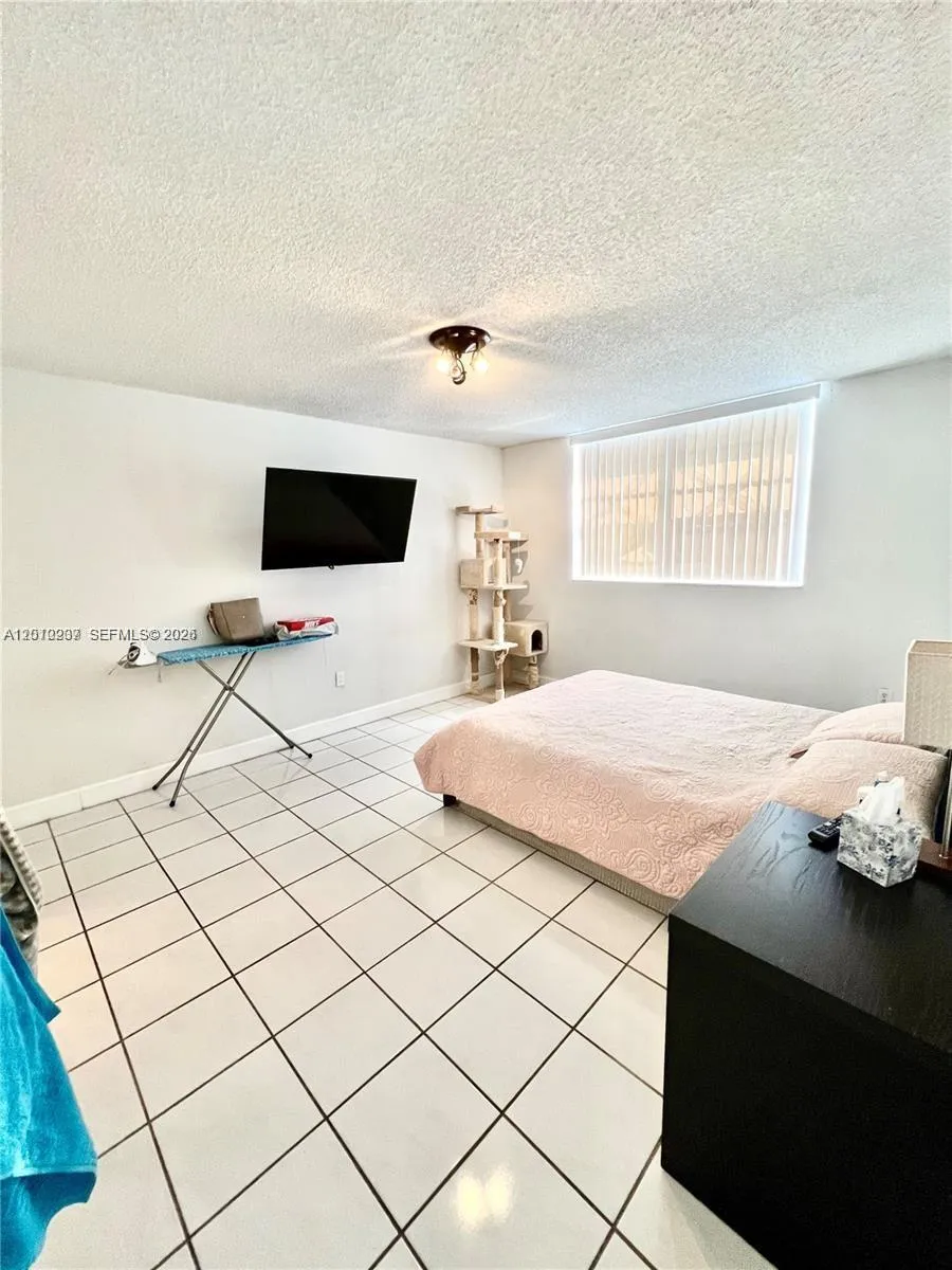 1990 Marseille Dr # 303, Miami Beach FL 33141