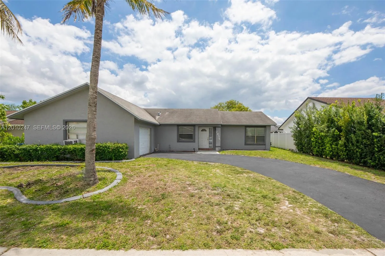 7454 NW 48th Pl, Lauderhill FL 33319