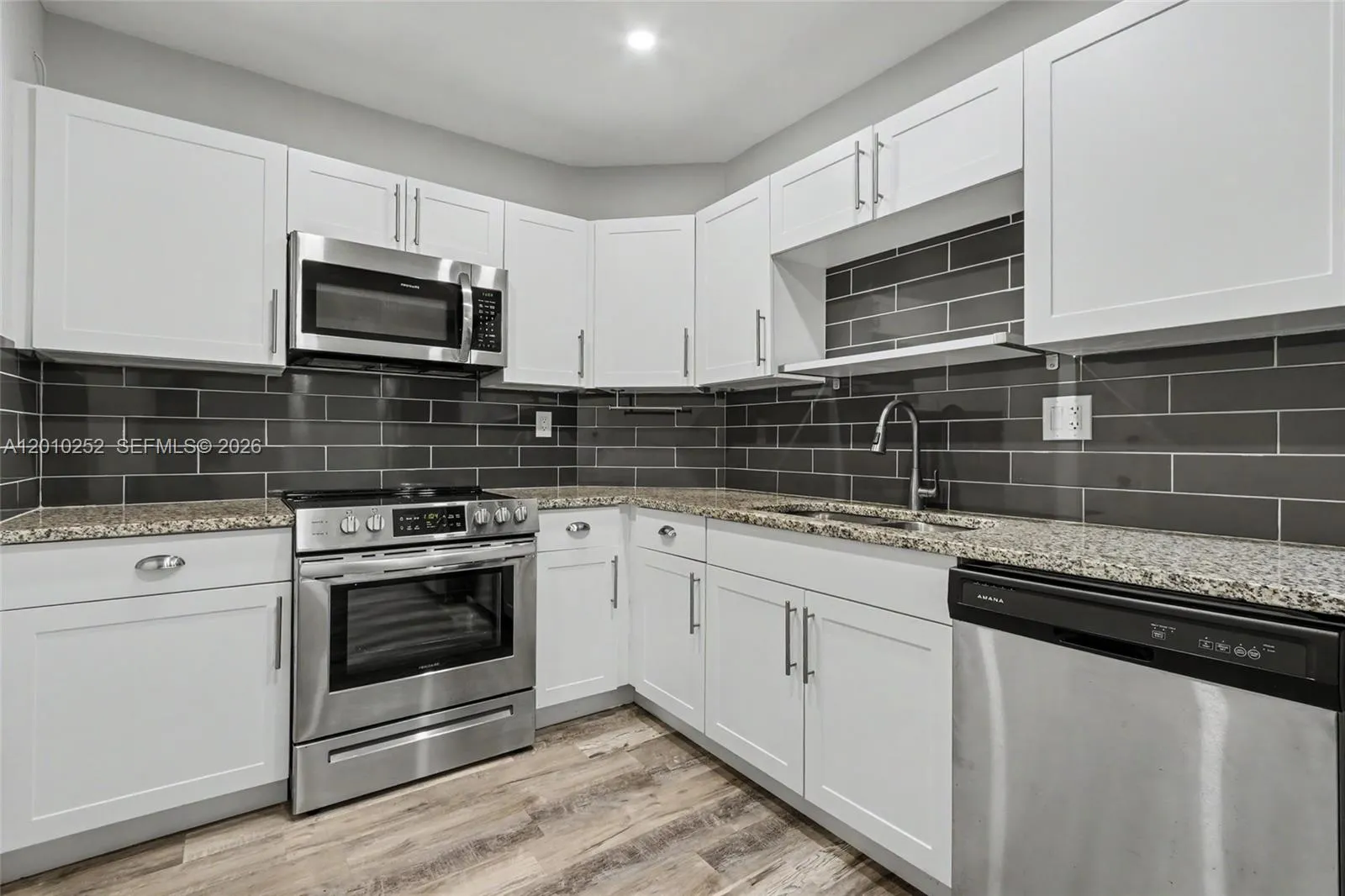 500 Bayview Dr # 727, Sunny Isles Beach FL 33160