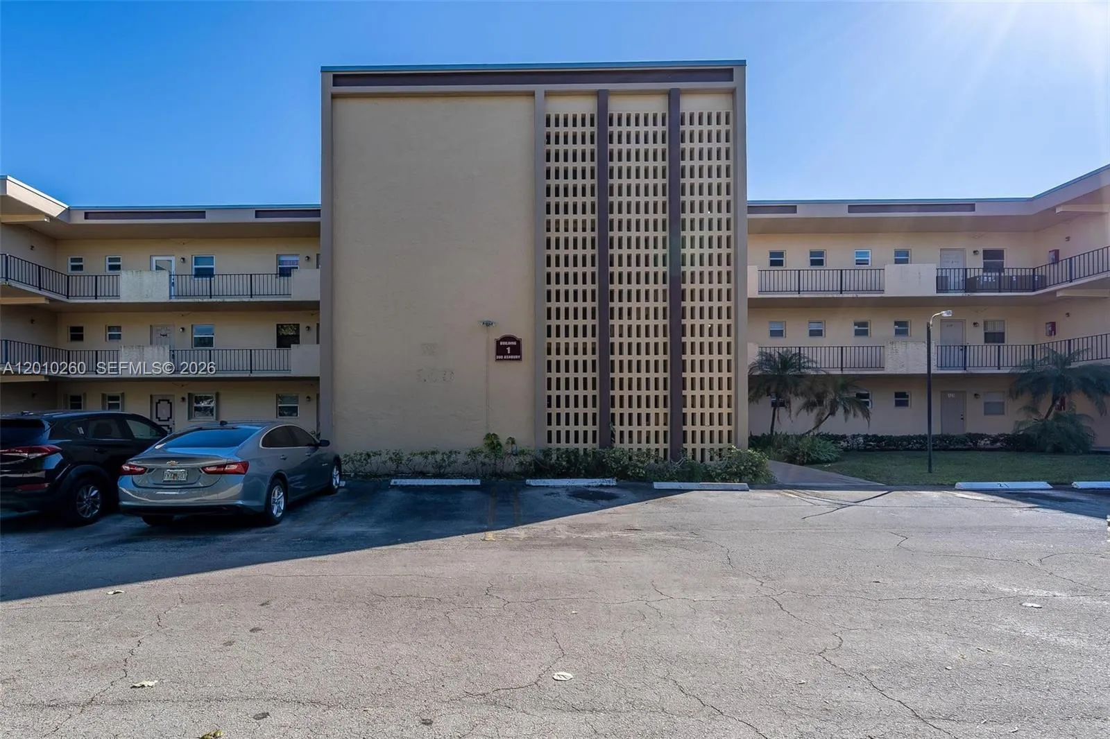 200 Ashbury Rd # 208, Hollywood FL 33024