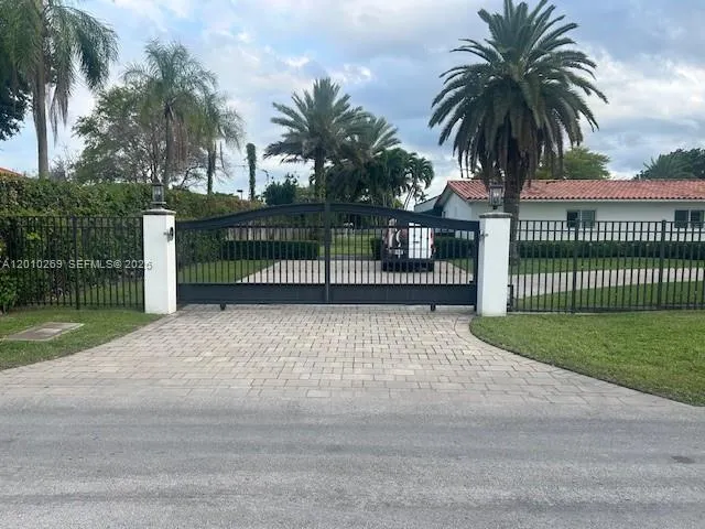 9540 SW 68th St, Miami FL 33173