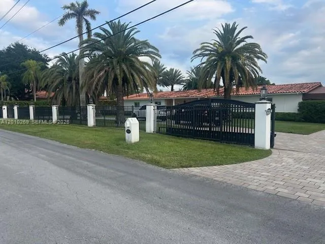 9540 SW 68th St, Miami FL 33173