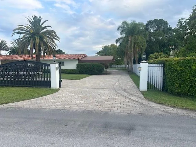 9540 SW 68th St, Miami FL 33173