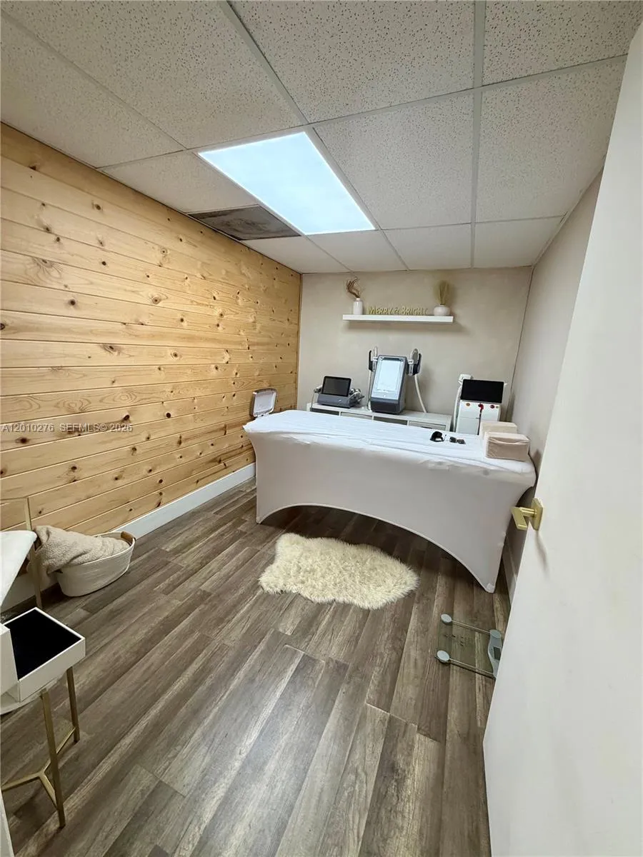 7500 NW 25th St # 245, Miami FL 33122