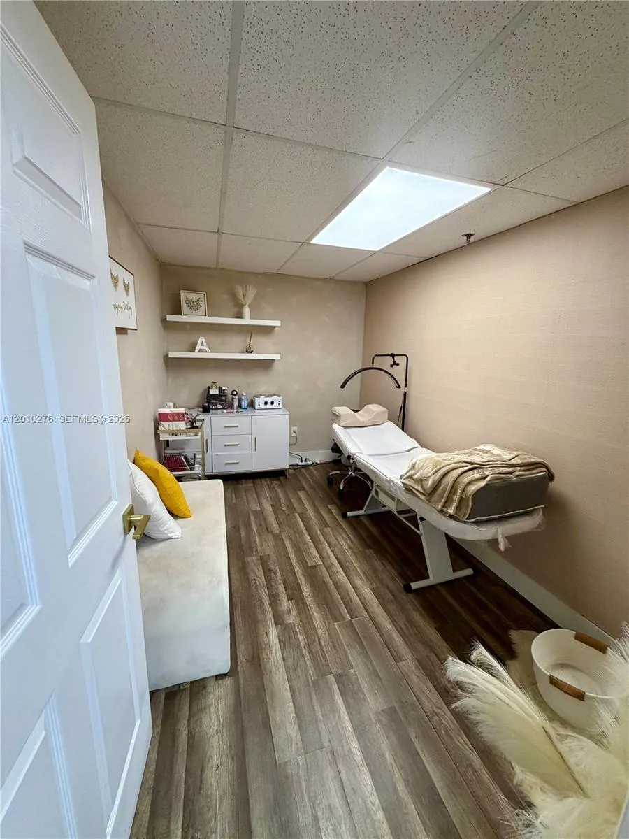 7500 NW 25th St # 245, Miami FL 33122