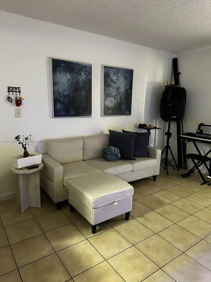 7220 NW 179th St # 111, Hialeah FL 33015