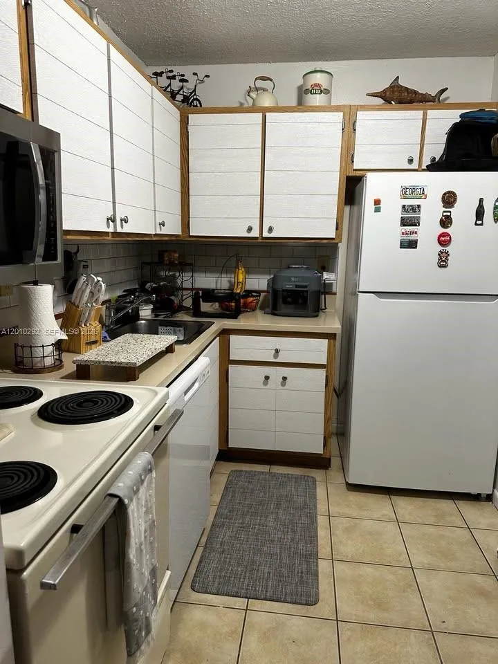 7220 NW 179th St # 111, Hialeah FL 33015