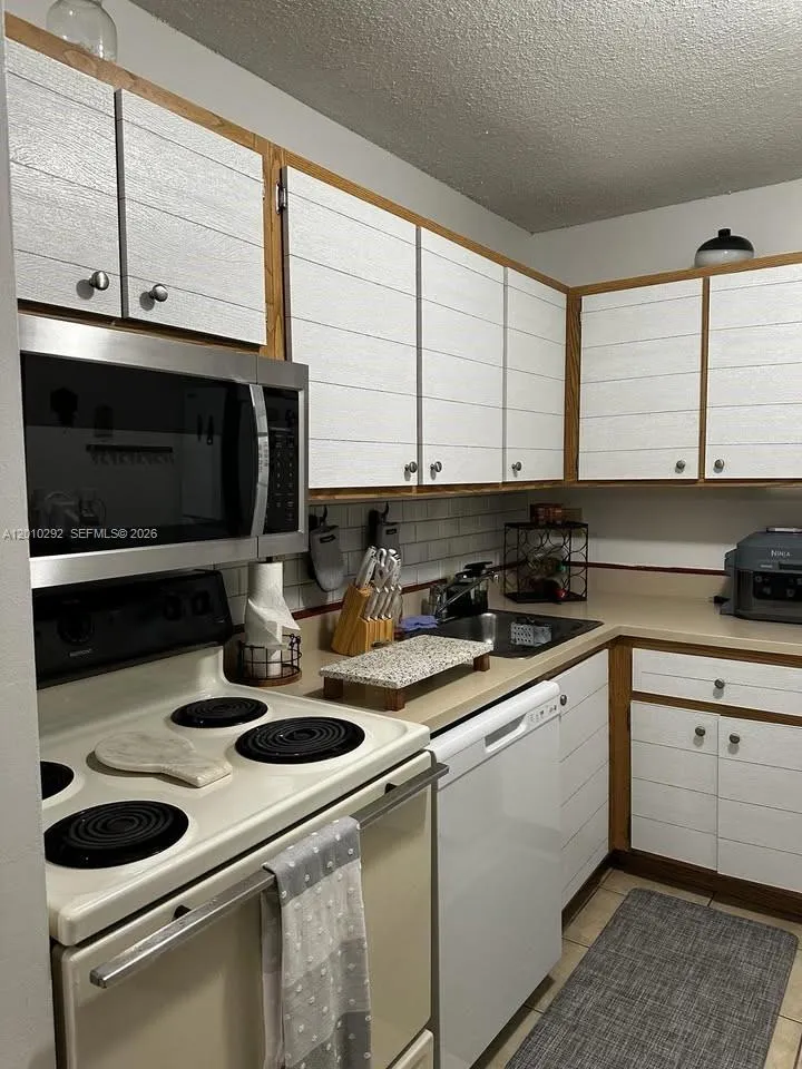 7220 NW 179th St # 111, Hialeah FL 33015