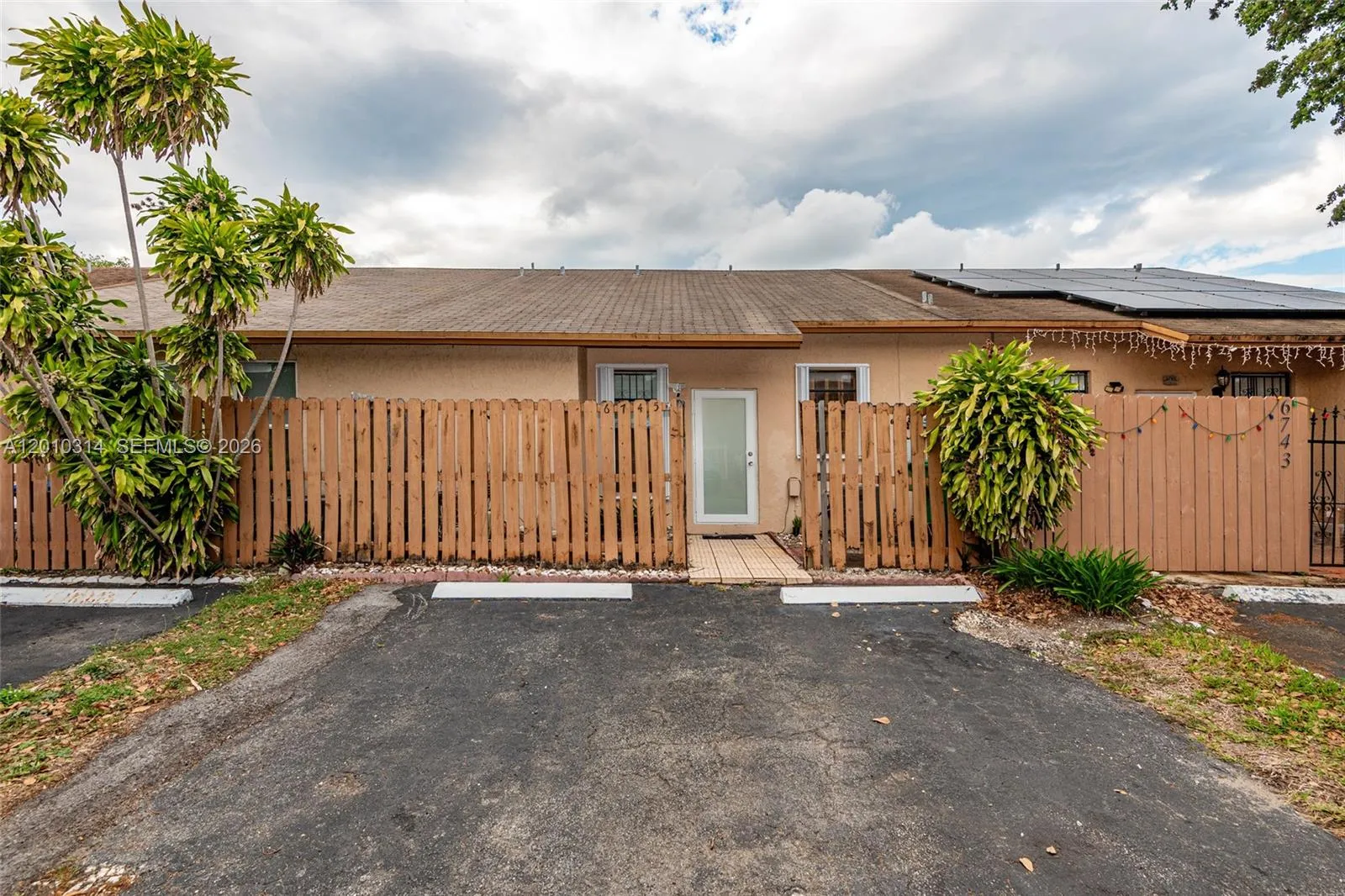 6745 NW 192nd Ln, Hialeah FL 33015