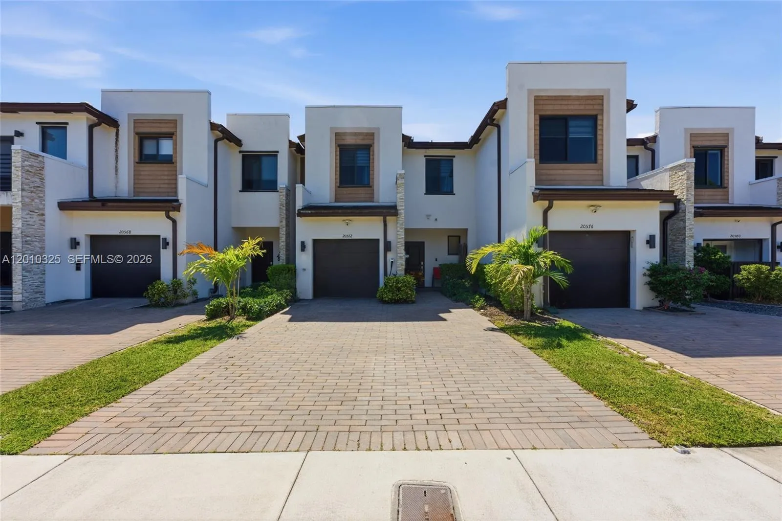 20572 NE 5th Pl, Miami FL 33179