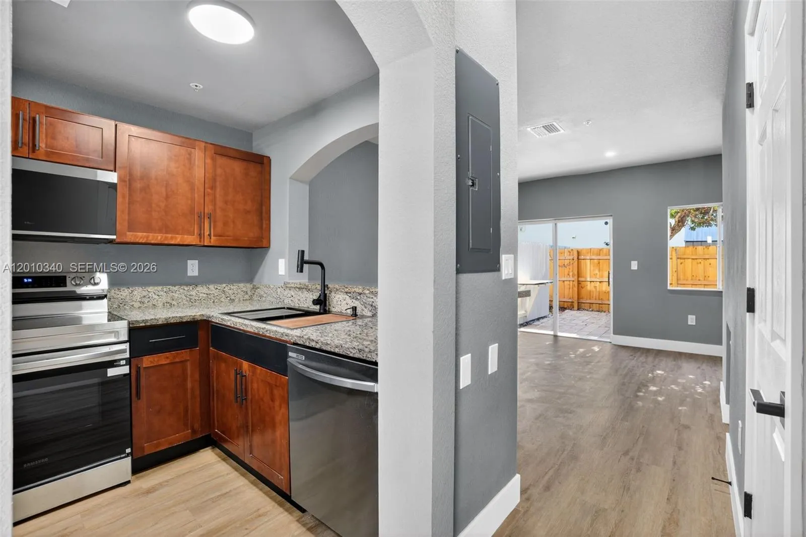 7995 NW 8th St # 100C, Miami FL 33126