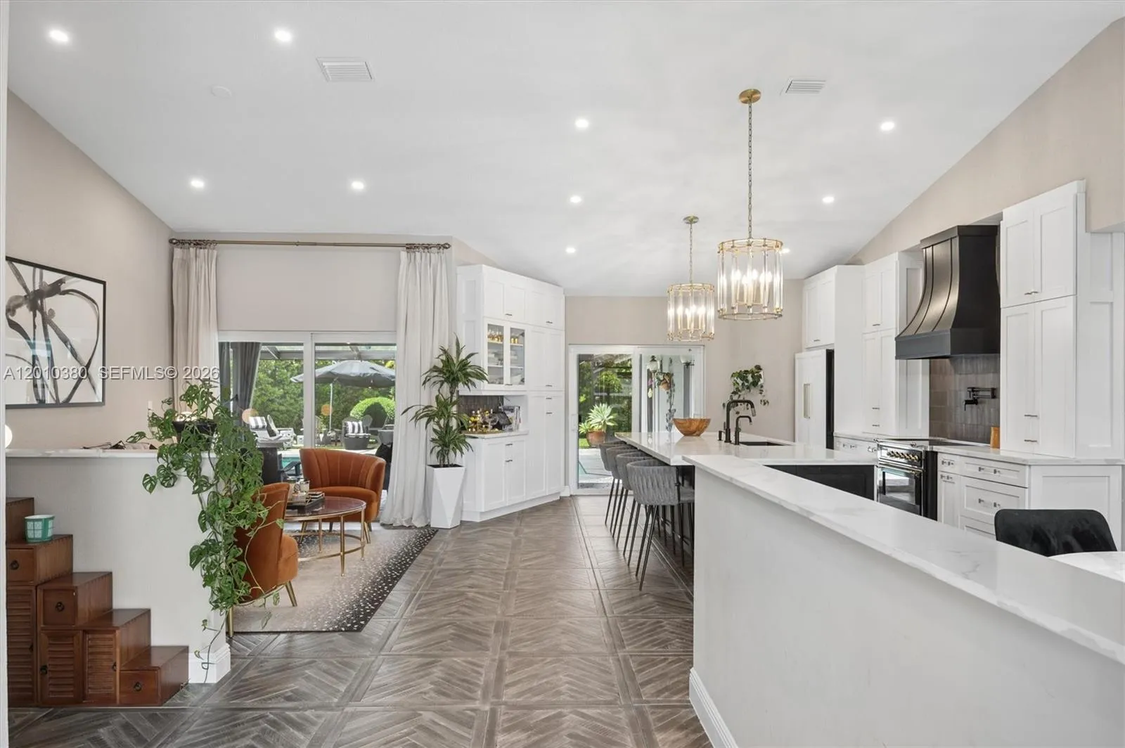 811 Amherst Ave, Davie FL 33325