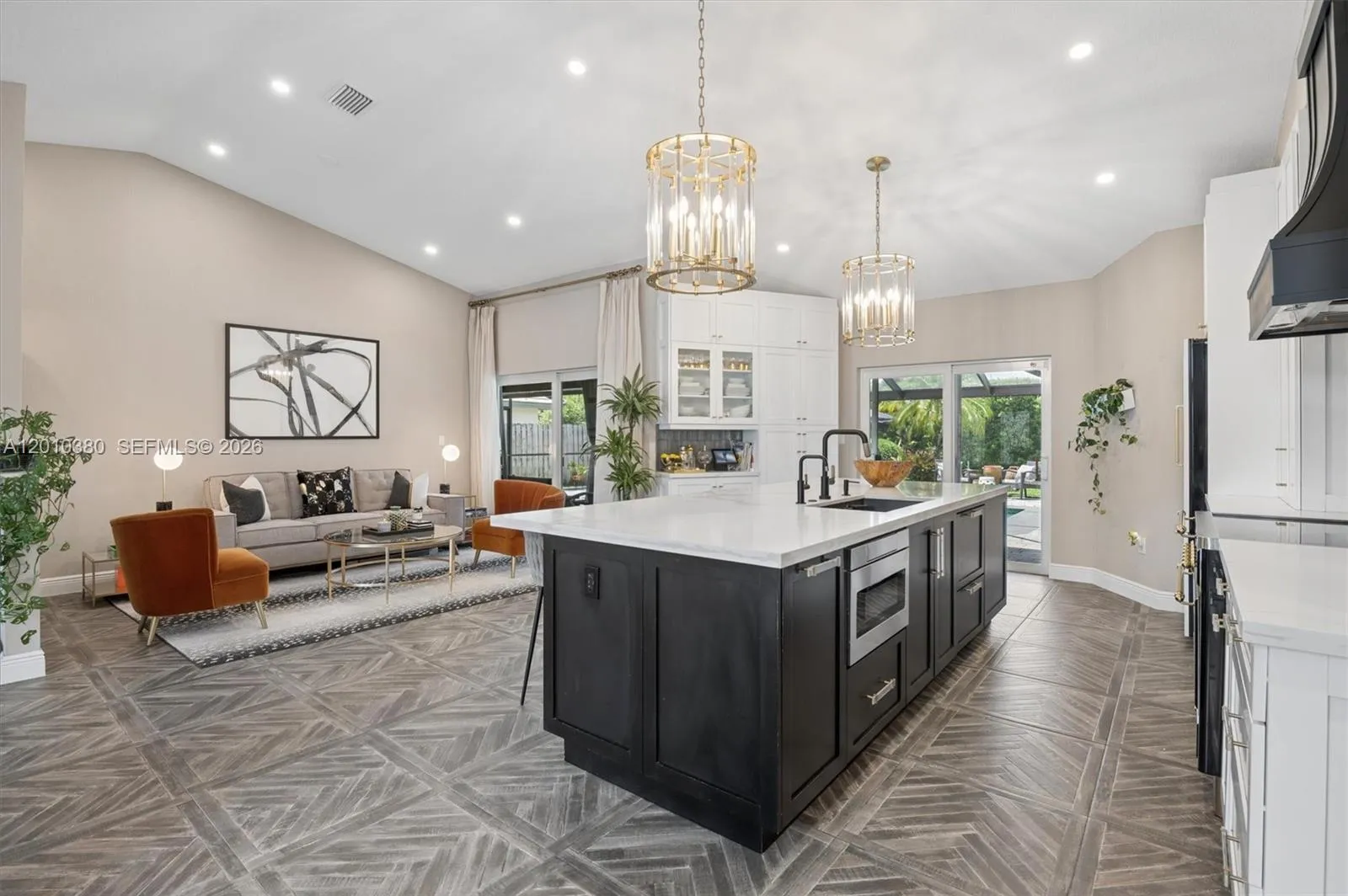 811 Amherst Ave, Davie FL 33325