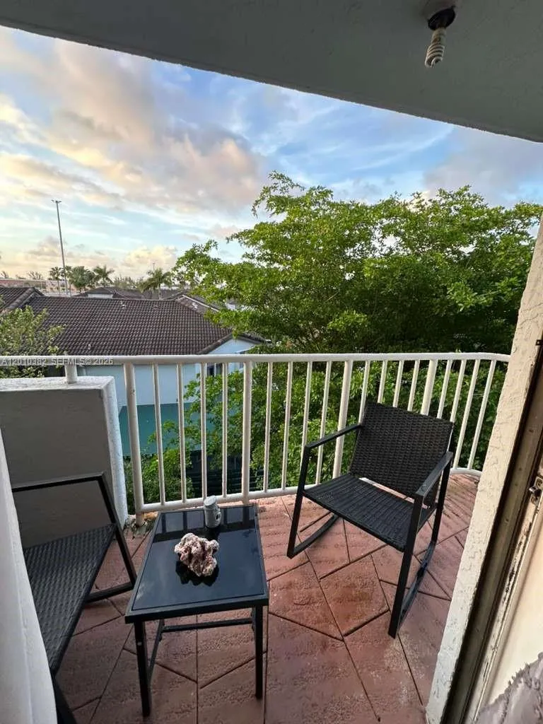 8261 NW 8th St # 423, Miami FL 33126