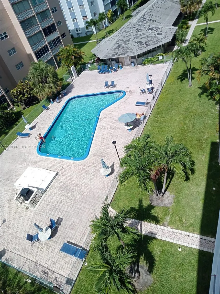319 NE 14th Ave # 604, Hallandale Beach FL 33009