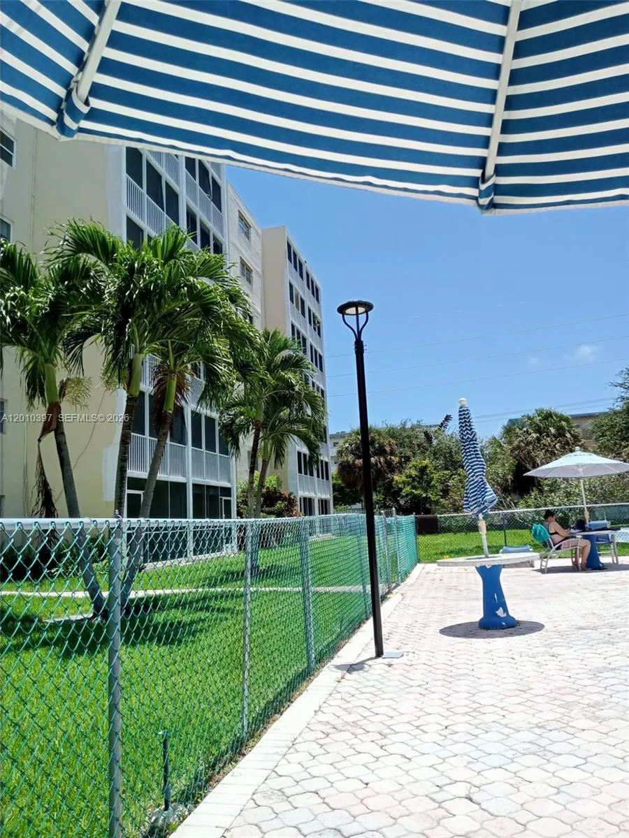 319 NE 14th Ave # 604, Hallandale Beach FL 33009