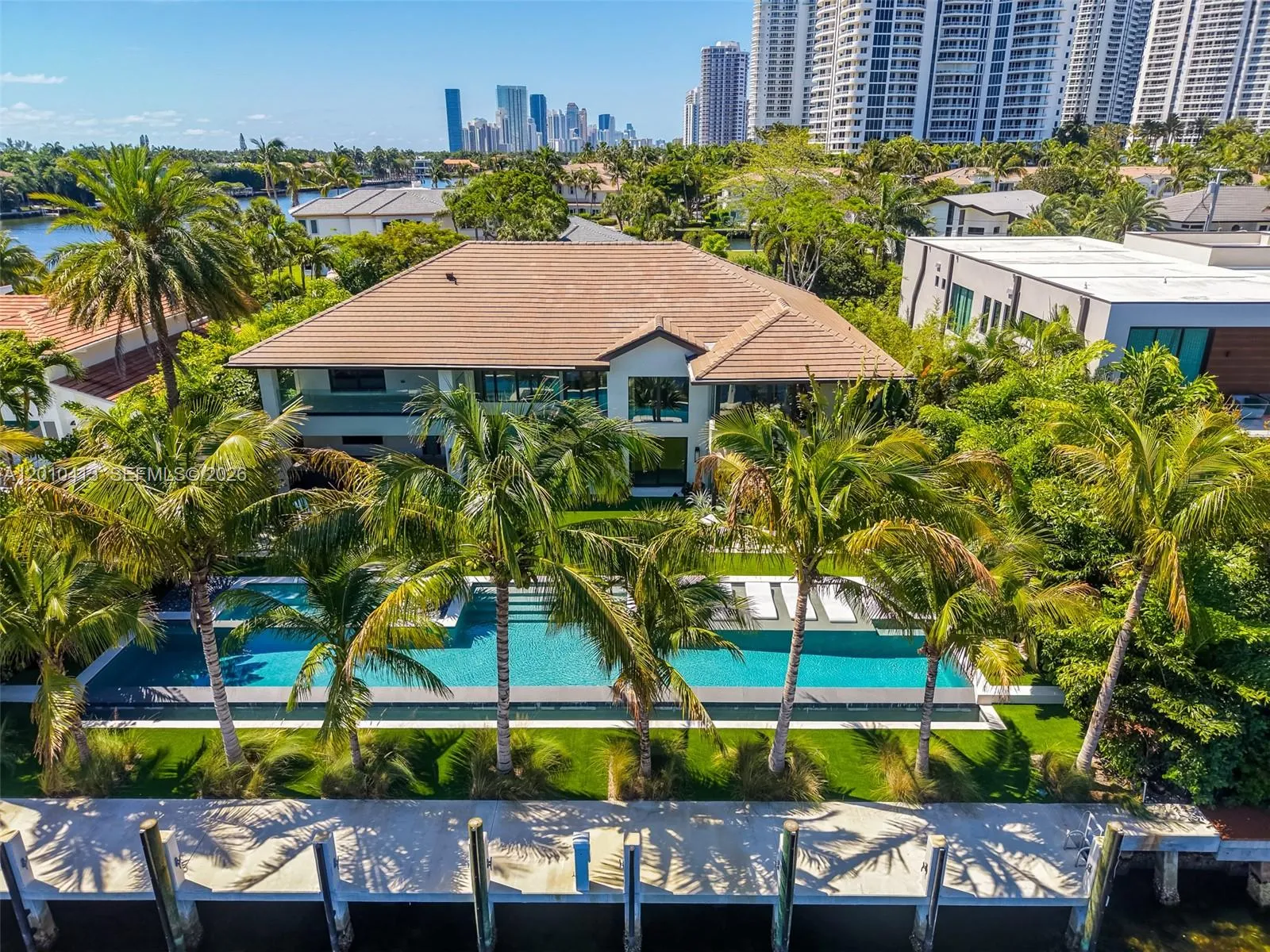 110 Holiday Dr, Hallandale Beach FL 33009