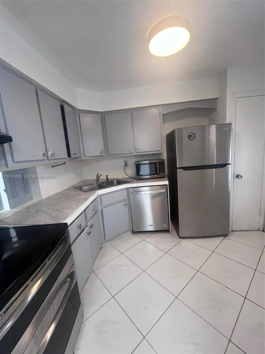1540 NE 191st St # 321, Miami FL 33179
