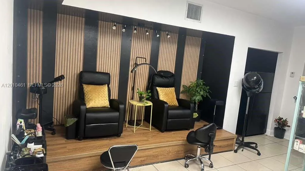 9610 Fontainebleau Blvd, Miami FL 33172