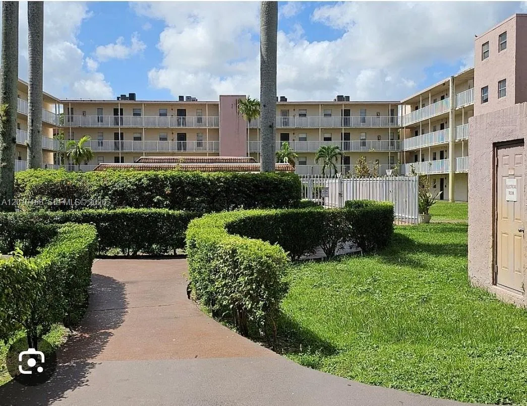 2800 NW 56th Ave # H403, Lauderhill FL 33313