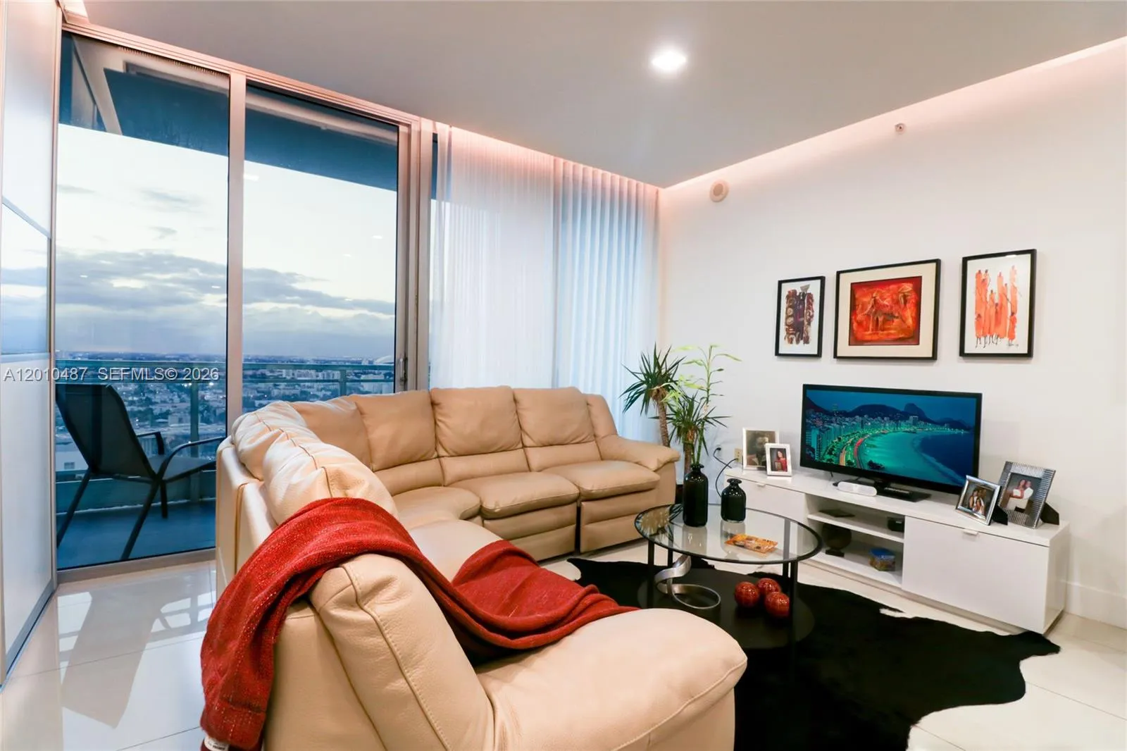 92 SW 3rd St # 2808, Miami FL 33130