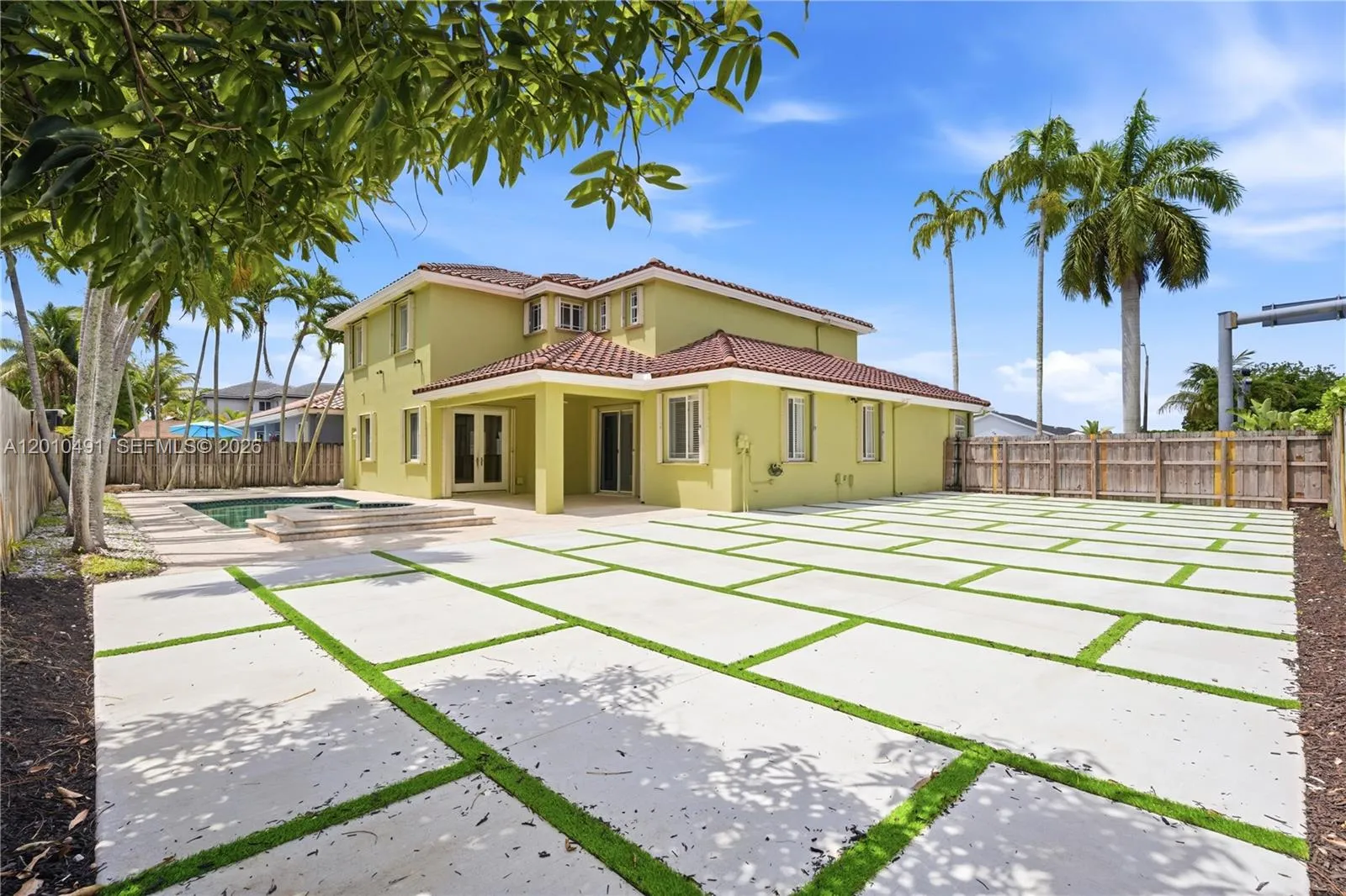 15203 SW 142nd Ave, Miami FL 33177