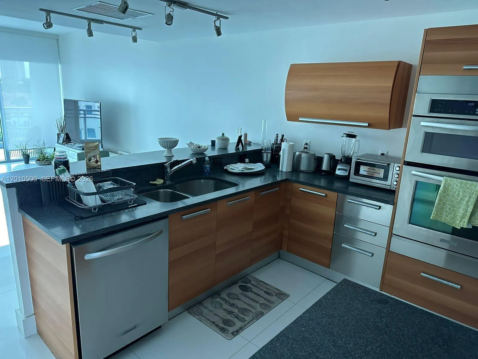 2950 NE 188th St # 448, Aventura FL 33180