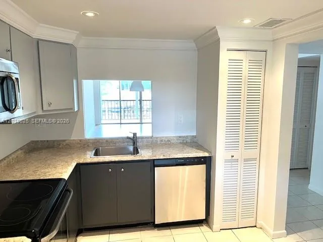 3920 Inverrary Blvd # 204C, Lauderhill FL 33319