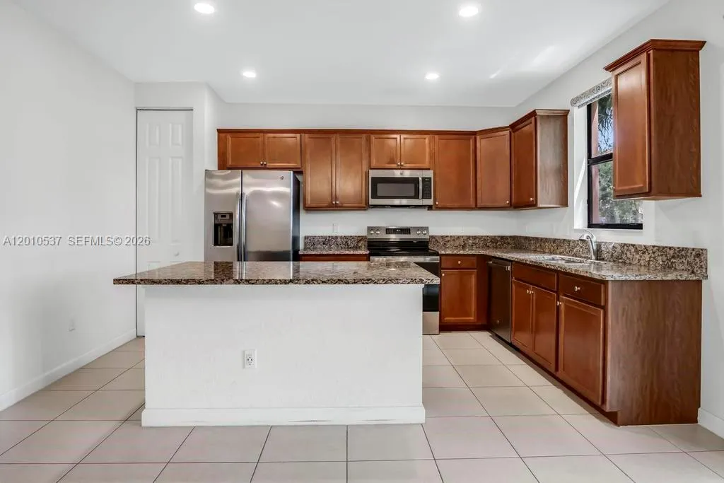 6978 Broadland Way, Coconut Creek FL 33073