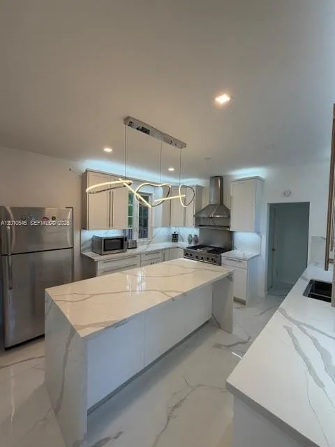 5824 Alton Rd, Miami Beach FL 33140