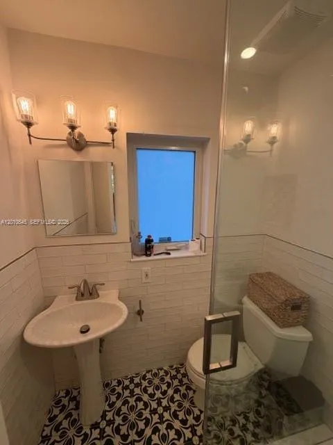 5824 Alton Rd, Miami Beach FL 33140