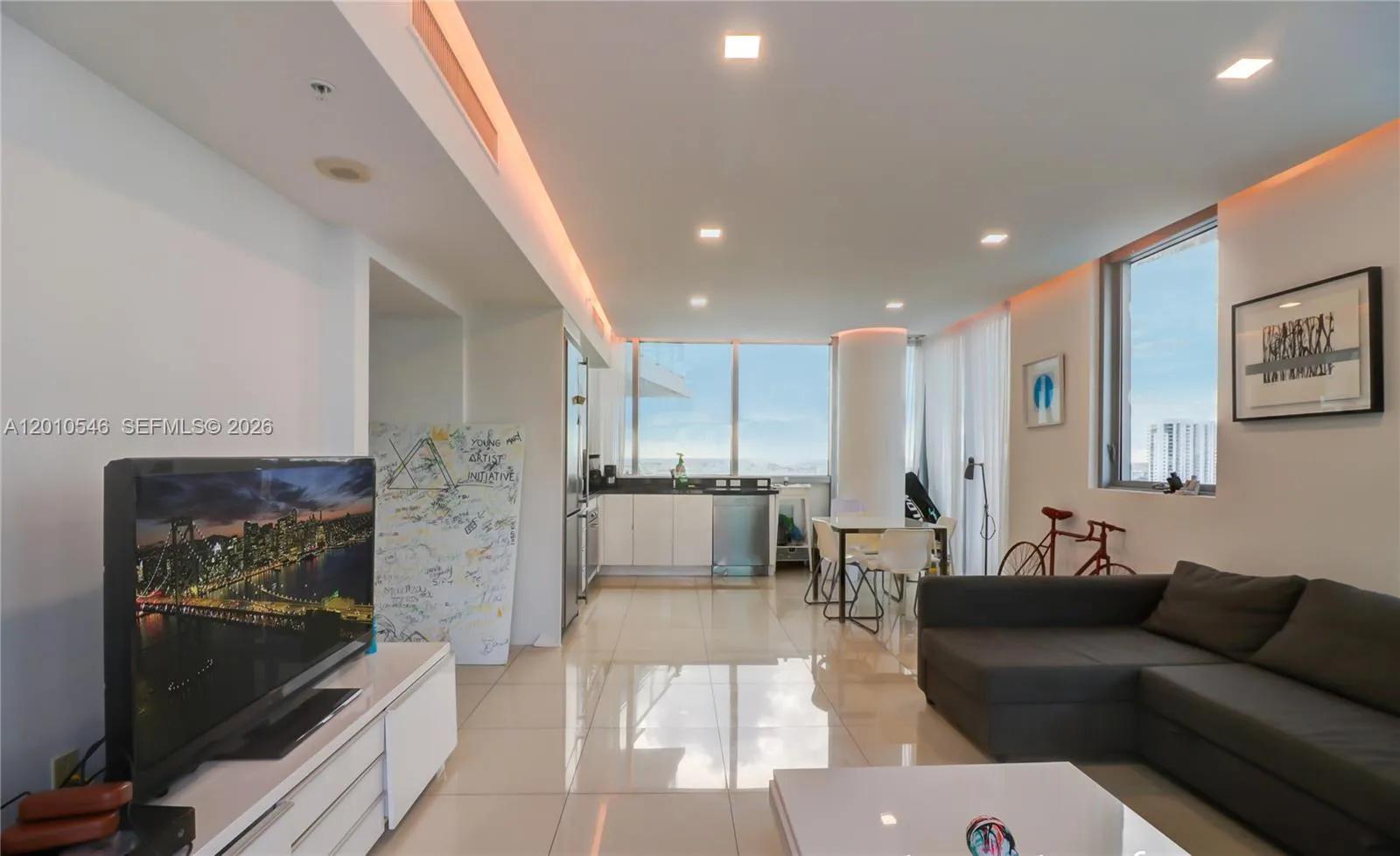 92 SW 3rd St # 2410, Miami FL 33130
