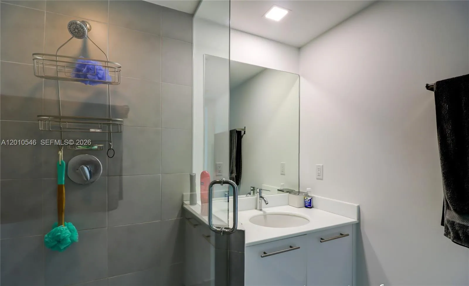 92 SW 3rd St # 2410, Miami FL 33130