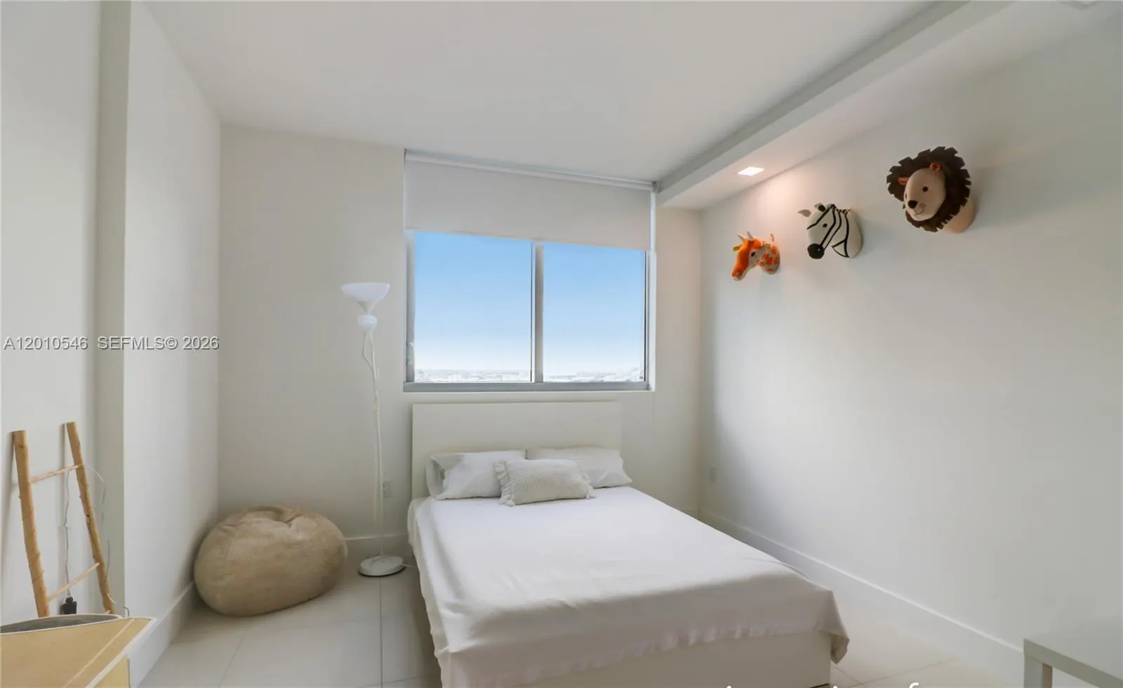 92 SW 3rd St # 2410, Miami FL 33130