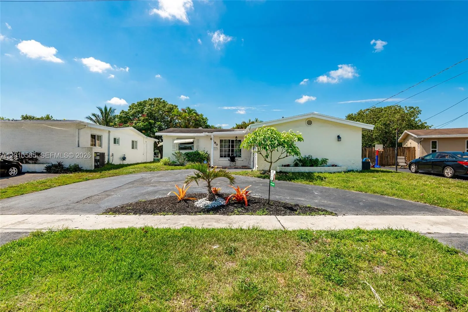 8690 NW 24th Pl, Sunrise FL 33322