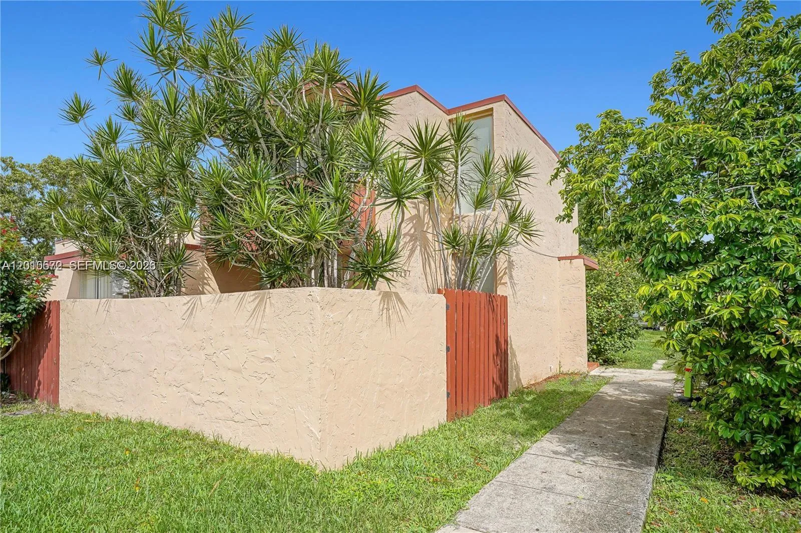 20107 SW 123rd Dr, Miami FL 33177