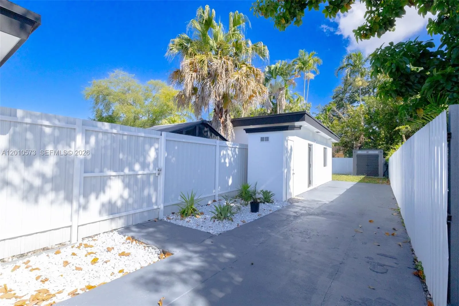 571 NW 152nd St, Miami FL 33169