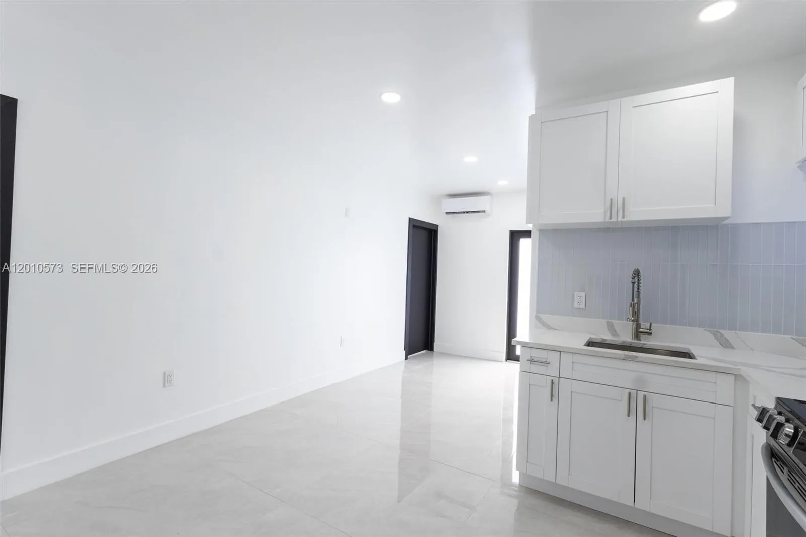 571 NW 152nd St, Miami FL 33169