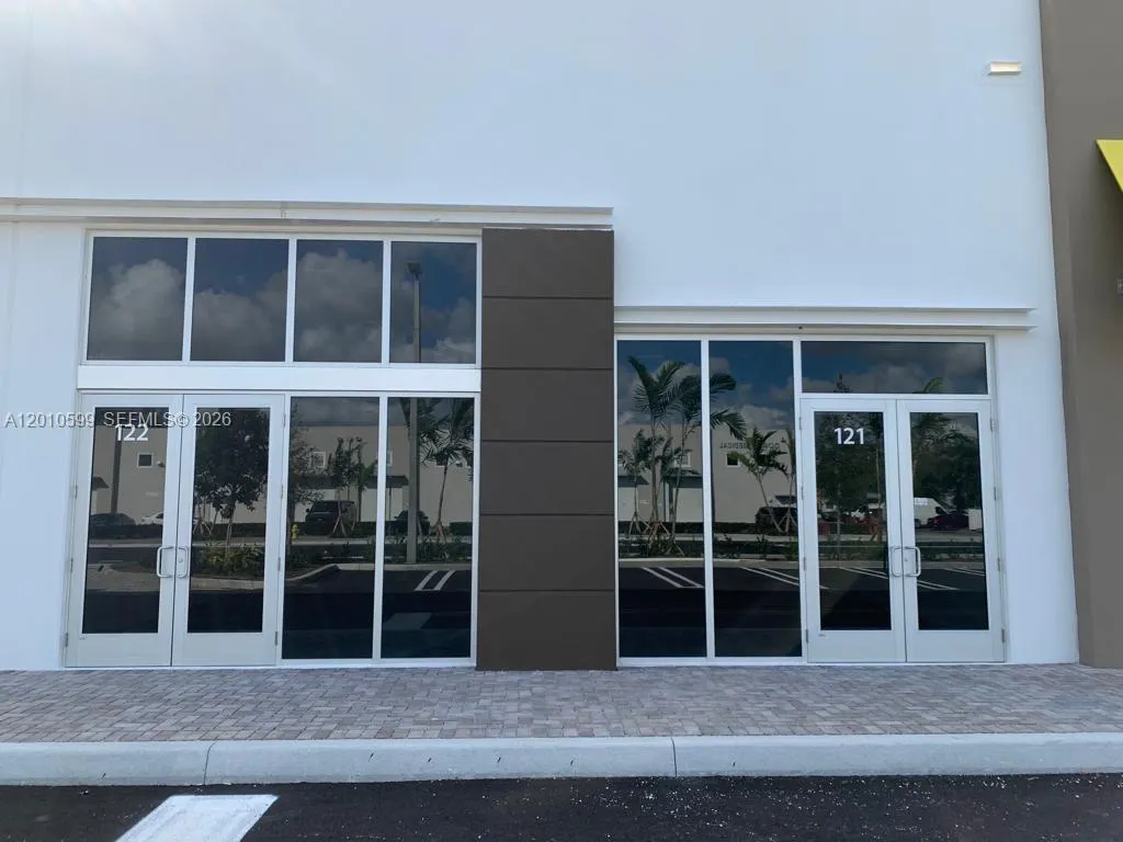 10890 NW 17th St # 121, Sweetwater FL 33172