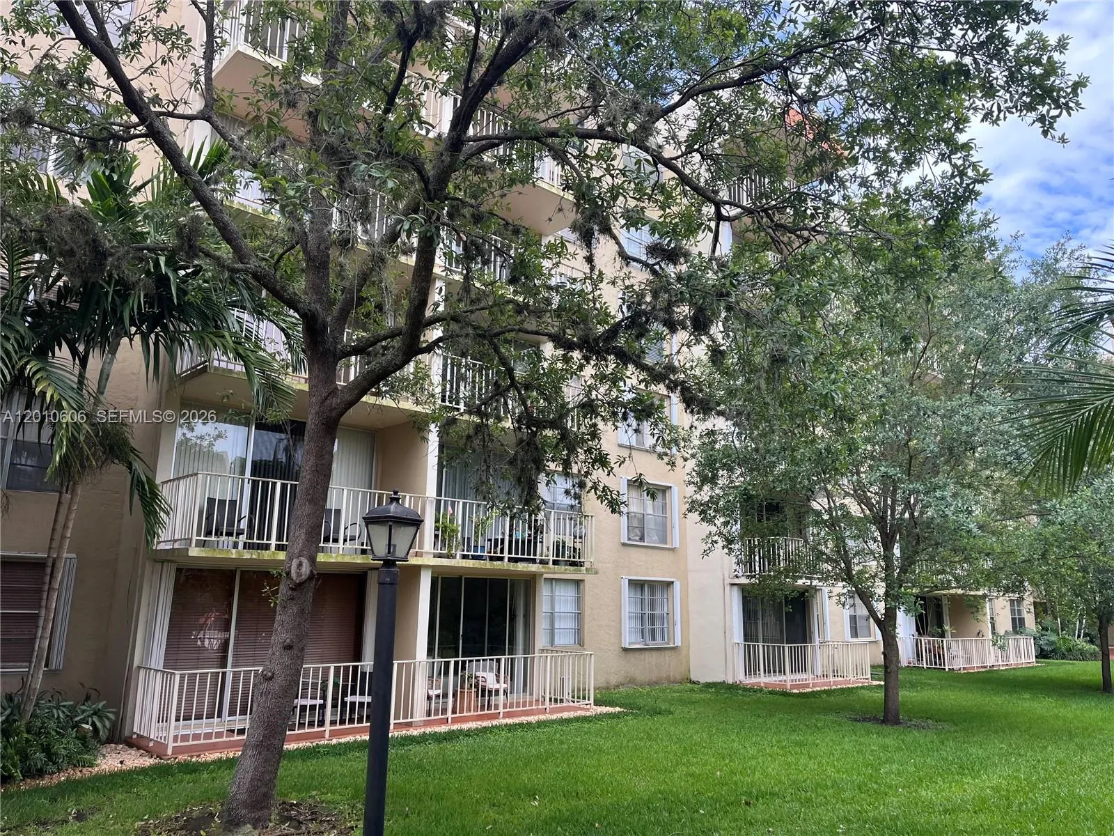 13120 SW 92nd Ave # 208, Miami FL 33176