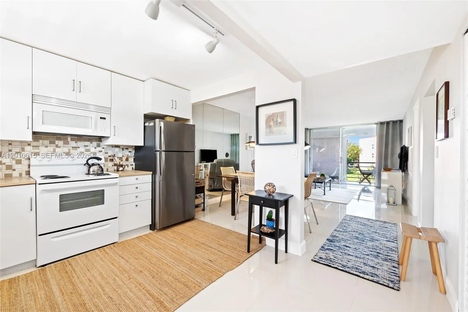 9421 Sunrise Lakes Blvd # 208, Sunrise FL 33322
