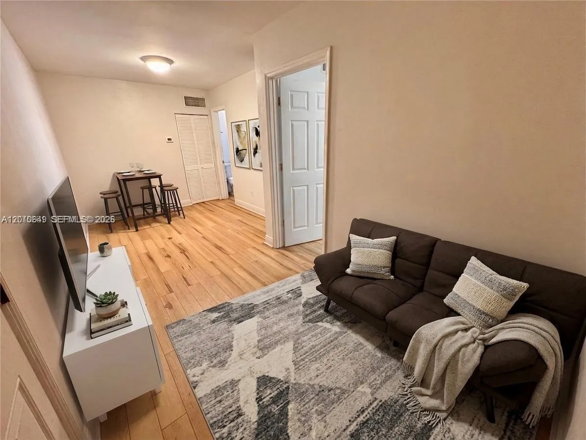 1526 Pennsylvania Ave # 17, Miami Beach FL 33139