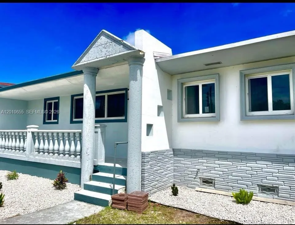 15925 NE 18th Ave, North Miami Beach FL 33162