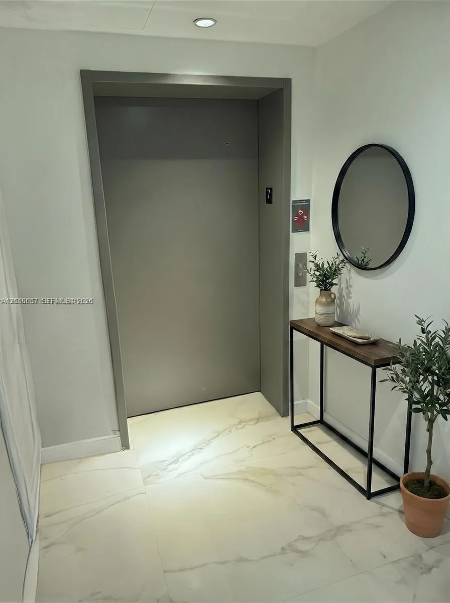 16385 Biscayne Blvd # 717, North Miami Beach FL 33160