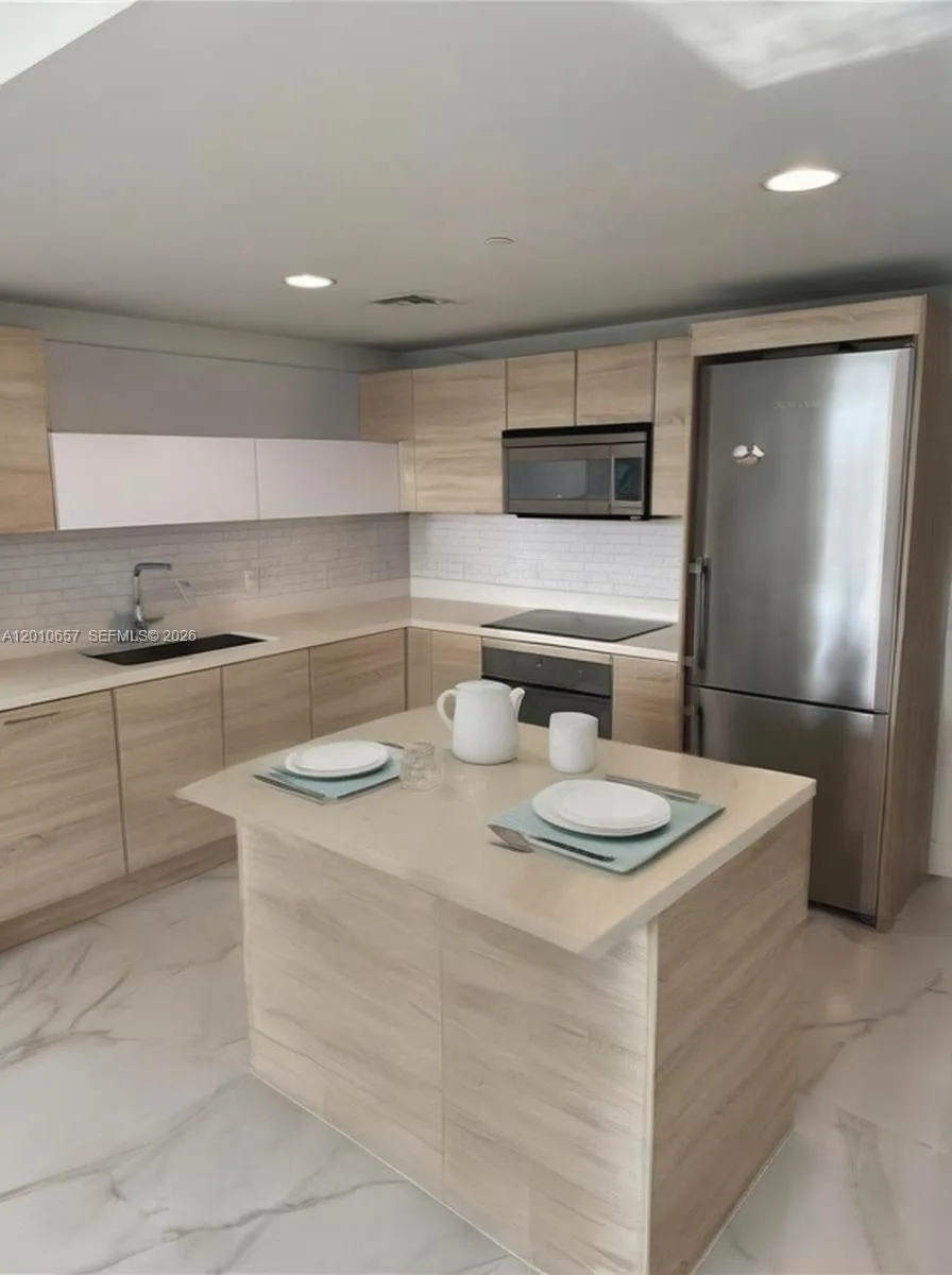 16385 Biscayne Blvd # 717, North Miami Beach FL 33160