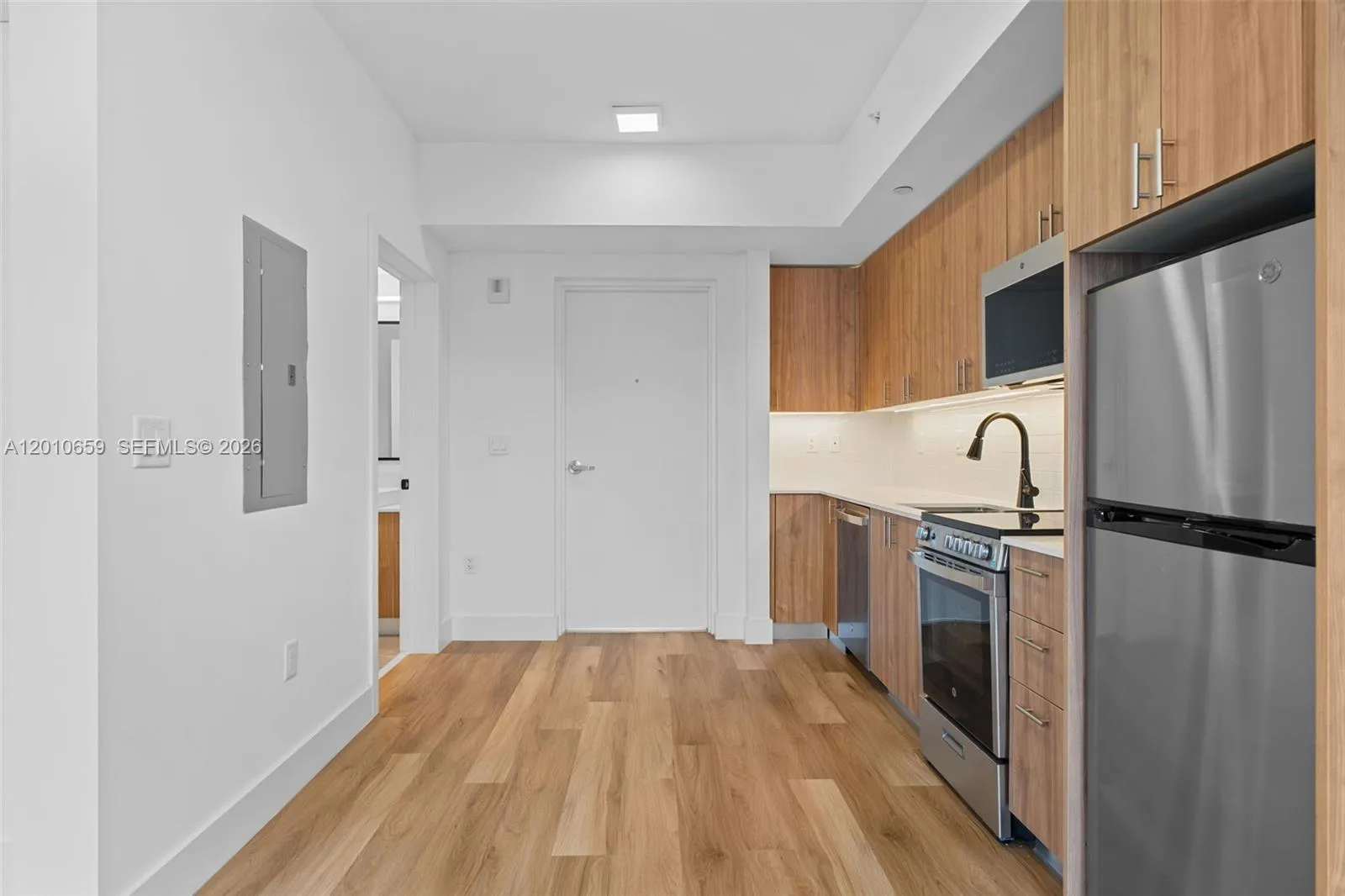 650 SW 1st St # 303, Miami FL 33130